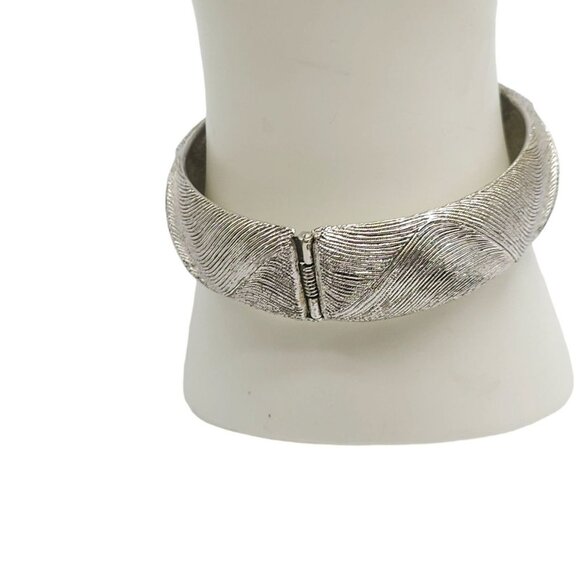 Monet Textured Brushed Wave Hinged Cuff Bangle Bracelet Silver Tone Vintage - Picture 3 of 5